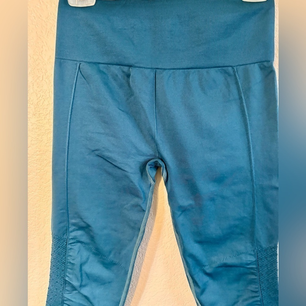 Sale! NWT Fabletics Leggings M Dark Teal Sync High-Waisted 7/8 length Perforated - Picture 6 of 16